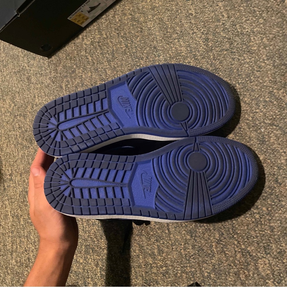 Air Jordan 1 Mid ‘Black Hyper Royal’ - Picture 4 of 9